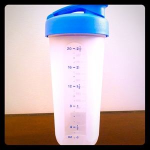 Tupperware Quick Shake Container